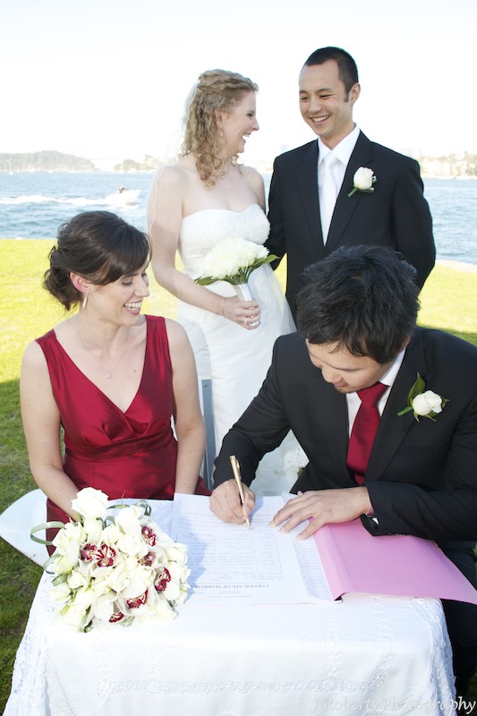 Signing the register - wedding photography sydney